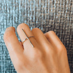 Cargar imagen en el visor de la galería, Anillo dorado con stick chapado en oro de 3 micras de larga duración
