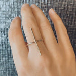 Cargar y reproducir el video en el visor de la galería, Anillo dorado con stick chapado en oro de 3 micras de larga duración
