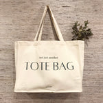 Cargar imagen en el visor de la galería, Tote bag de diseño realizado en algodón natural 100%. Tamaño: 45 x 36 x 13 cm. Longitud asas: 60 cm
