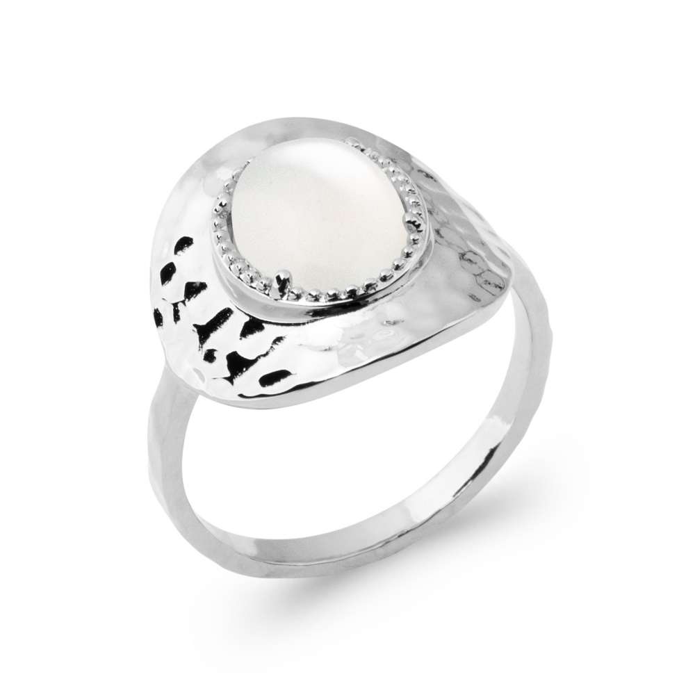 Anillo en plata con gran piedra luna natural